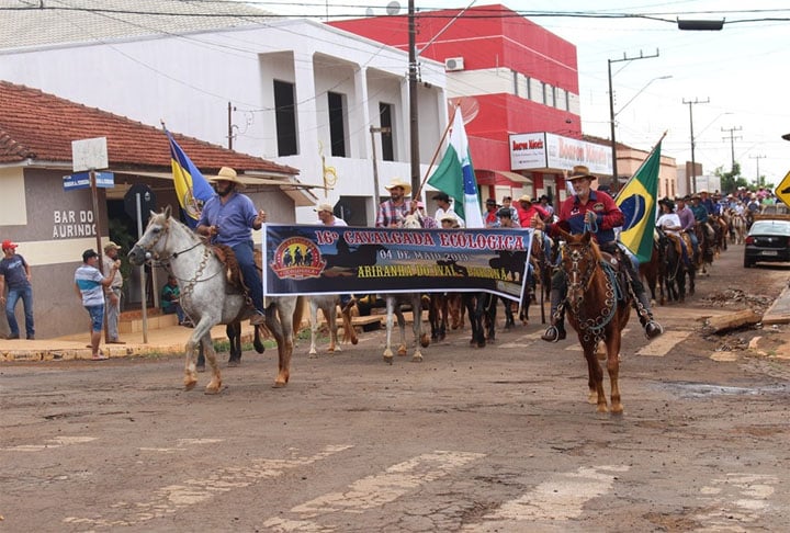 Ariranha do Ivaí (Paraná) - Cidade com 2.100 habitantes numa área de 240 km2, a 700m de altitude e  404 km da capital Curitiba