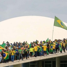 Diante da situação, o presidente Luiz Inácio Lula da Silva decretou intervenção federal para assumir a segurança do DF -  (crédito: Sergio Lima / AFP)