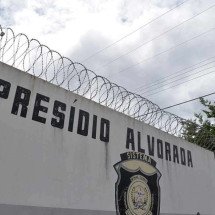 Preso em regime semiaberto é atacado a tiros em frente a presídio - redes sociais/divulgação