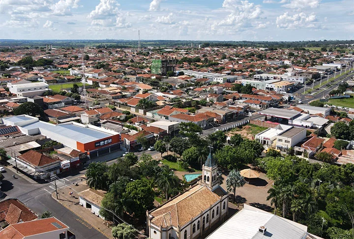 Bady Bassit (São Paulo) - Cidade com 17.700 habitantes numa área de 110 km², a 510m de altitude e 465 km de distância da capital São Paulo.