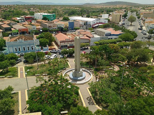 Pau dos Ferros (Rio Grande do Norte) - Cidade com 31 mil habitantes numa área de 259 km2, a 193m de altitude a 389 km da capital Natal