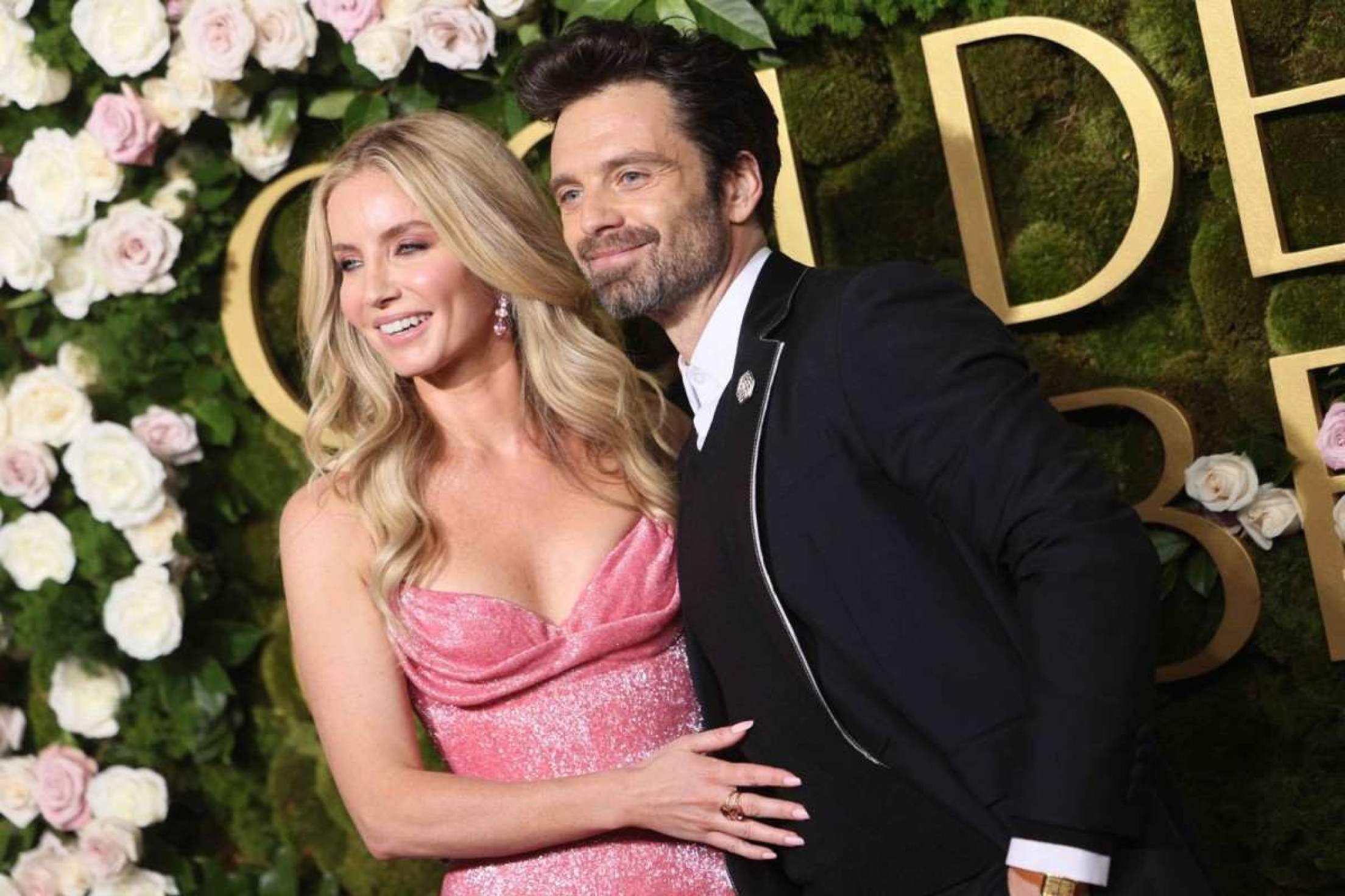 Annabelle Wallis e Sebastian Stan chegam para a 82ª edição anual do Globo de Ouro no hotel Beverly Hilton em Beverly Hills, Califórnia, em 5 de janeiro de 2025