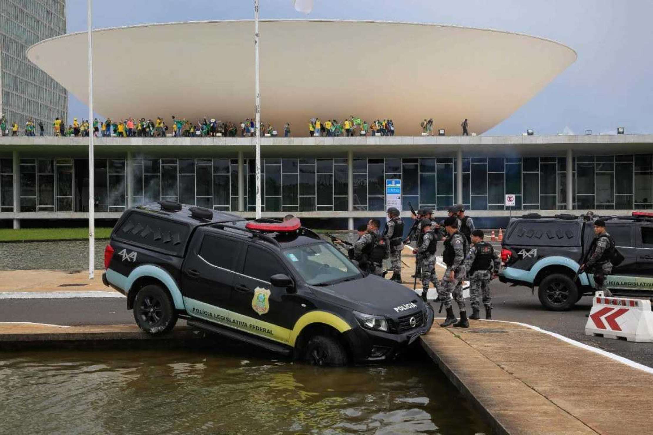 Em 8 de janeiro de 2023, extremistas invadiram e depredaram os prédios da Praça dos Três Poderes