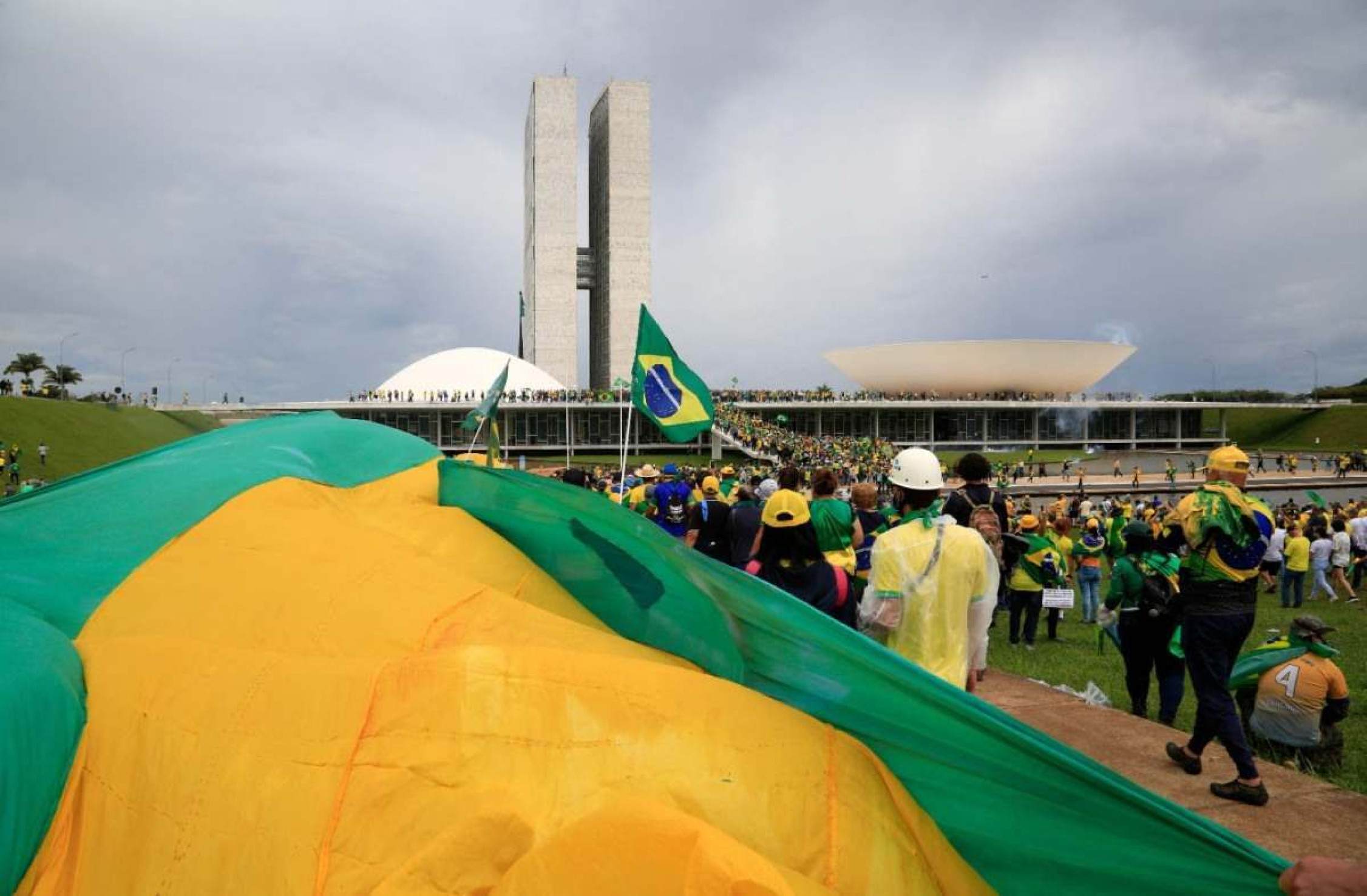 Em 8 de janeiro de 2023, extremistas invadiram e depredaram os prédios da Praça dos Três Poderes