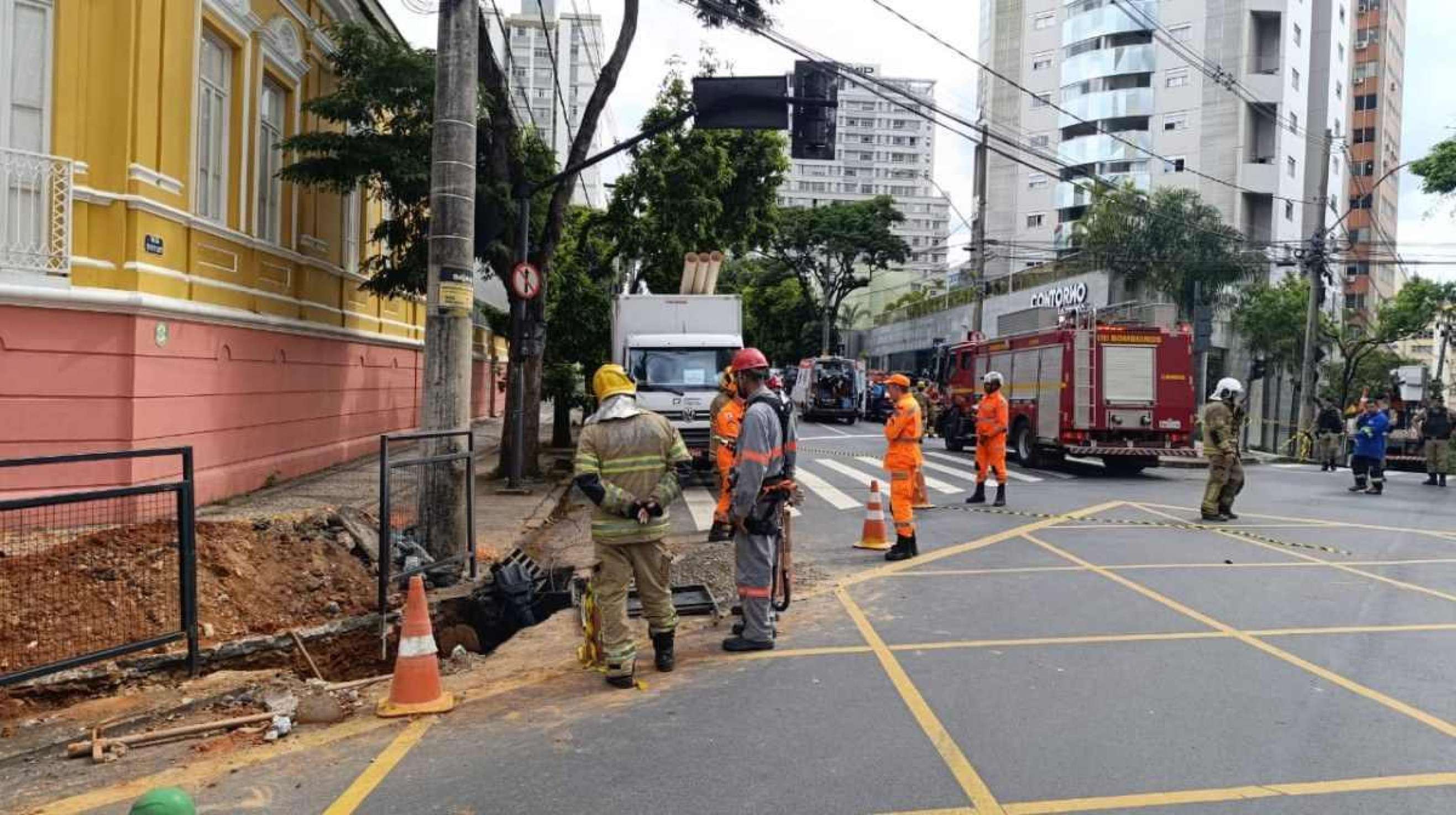 A rede elétrica foi atingida durante manutenção da rede pluvial 