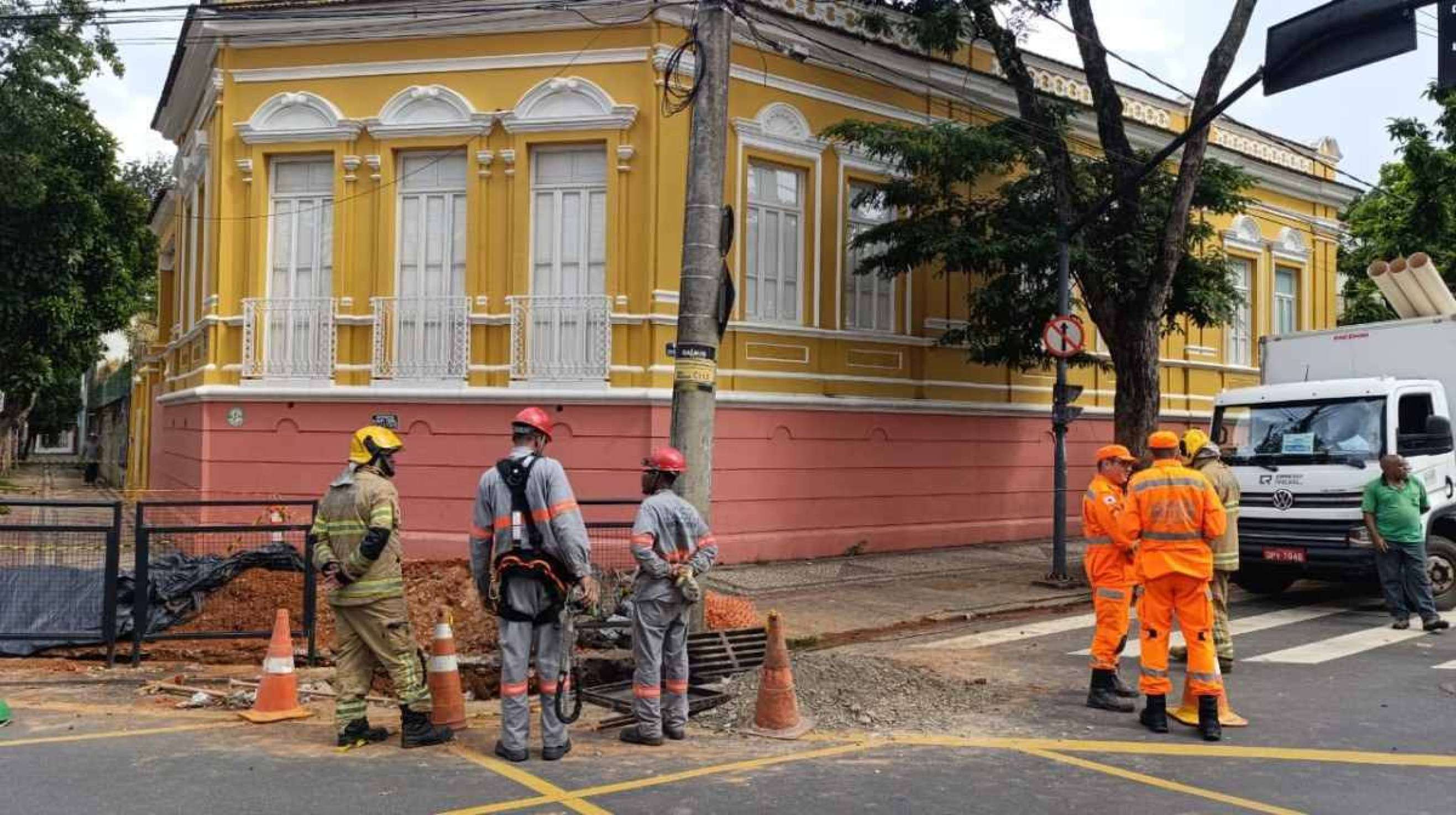 A rede elétrica foi atingida durante manutenção da rede pluvial 