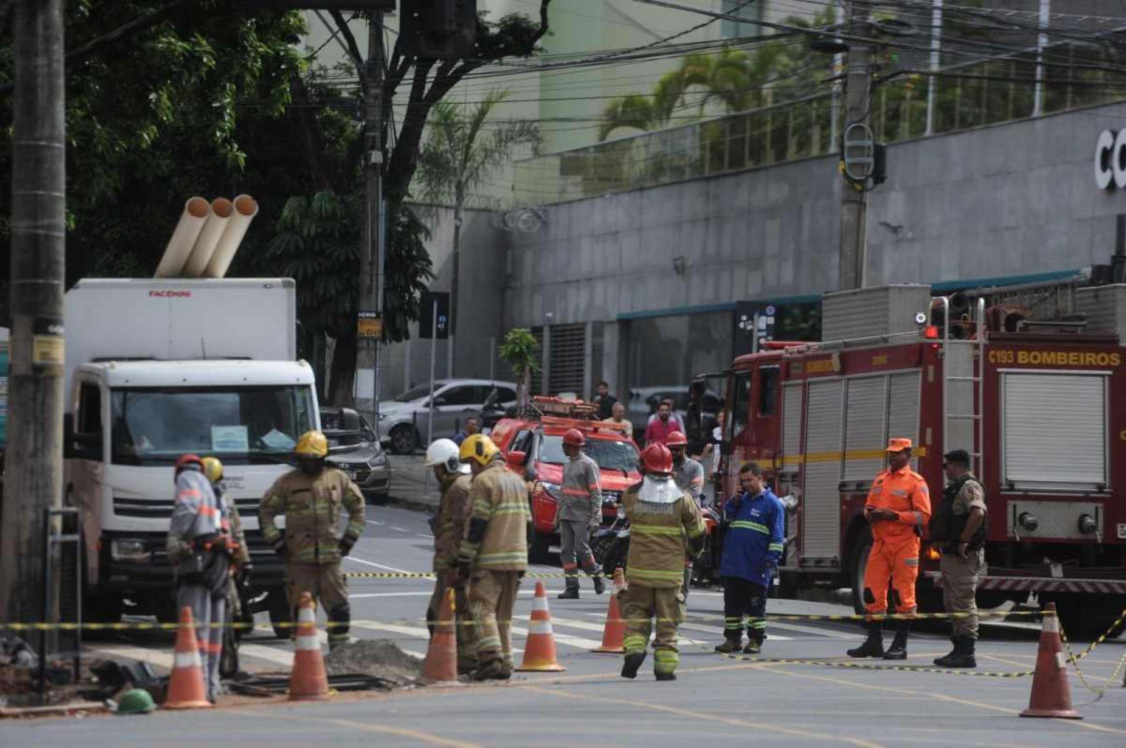 A rede elétrica foi atingida durante manutenção da rede pluvial 