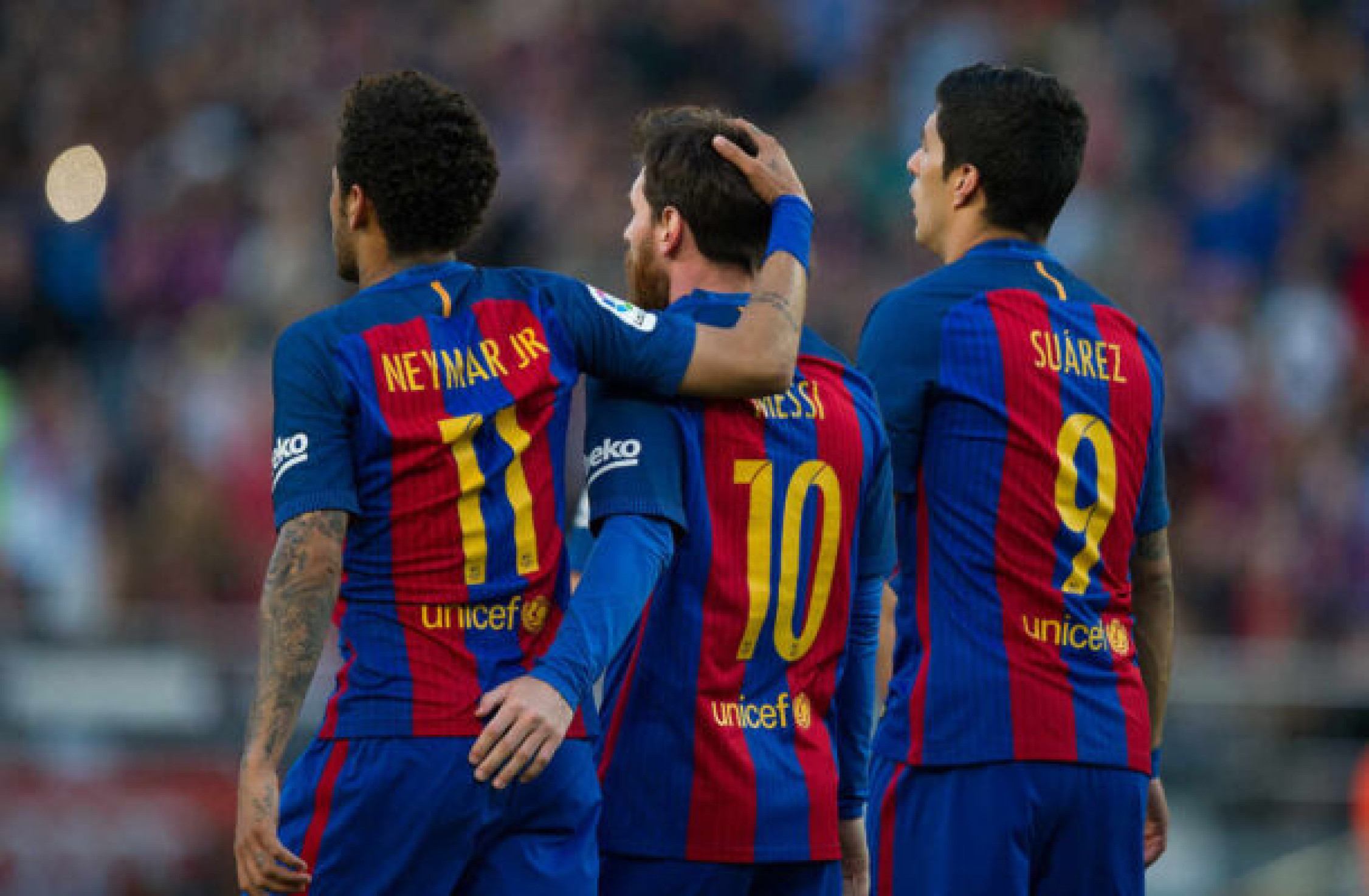 Barcelona leiloa itens usados por Messi, Neymar e outros craques