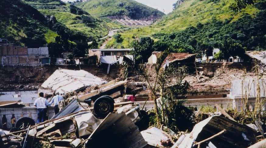 As listas dos furacões de cada ano são organizadas em ordem alfabética, alternando, assim, nomes masculinos e femininos. Um dos mais intensos com nome feminino foi o Katrina, em 2005, que causou, aproximadamente, 1.800 mortes nos Estados Unidos.