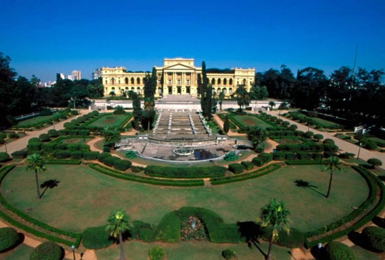 Museu do Ipiranga (São Paulo) - Inaugurado em 7/9/1895, fica no Parque da Independência e faz parte da Universidade de São Paulo. Tem 450 mil obras. Em abril de 2024, atingiu a marca de 1 milhão de visitantes desde a reinauguração, em 7/9/2022. O espaço ficou em reforma por 9 anos e reabriu na celebração dos 200 anos da Independência do Brasil. Museu do Ipiranga (São Paulo) - Inaugurado em 7/9/1895, fica no Parque da Independência e faz parte da Universidade de São Paulo. Tem 450 mil obras. Em abril de 2024, atingiu a marca de 1 milhão de visitantes desde a reinauguração, em 7/9/2022. O espaço ficou em reforma por 9 anos e reabriu na celebração dos 200 anos da Independência do Brasil.