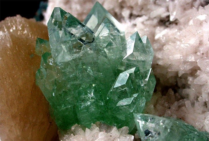 Essa liderança não é apenas em termos de quantidade produzida, mas também em relação à grande variedade de gemas valiosas que estão presentes em território nacional.