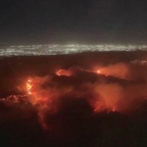 Incêndio em Los Angeles ameaça Calçada da Fama e letreiro de Hollywood - reprodução/tv globo