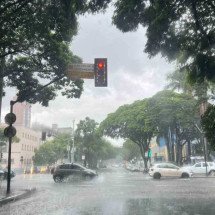 BH está em alerta para chuva forte com raios e rajadas de vento  - Ed&eacute;sio Ferreira/EM/D.A Press