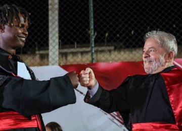 A lei 10.639 alterou as Diretrizes e Bases da Educação Nacional tornando obrigatório o ensino da história e cultura afrobrasileira e africana em todas as escolas do Brasil -  (crédito: Reprodução/Ricardo Stuckert)