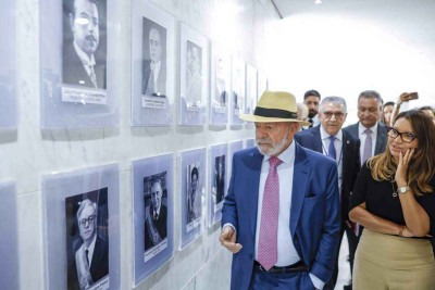 Presidente Lula fez uma visita a galeria de fotos dos antigos mandatários -  (crédito: Ricardo Stuckert/PR)