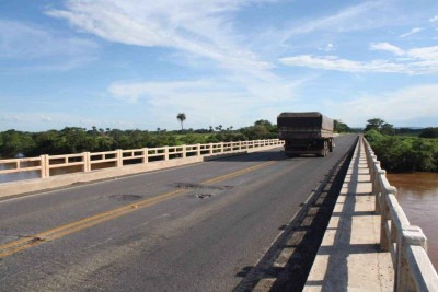 Ponte sobre o Rio das Velhas na BR 365 foi interditada parcialmente pelo Dnit -  (crédito: Aparício Mansur/divulgação)