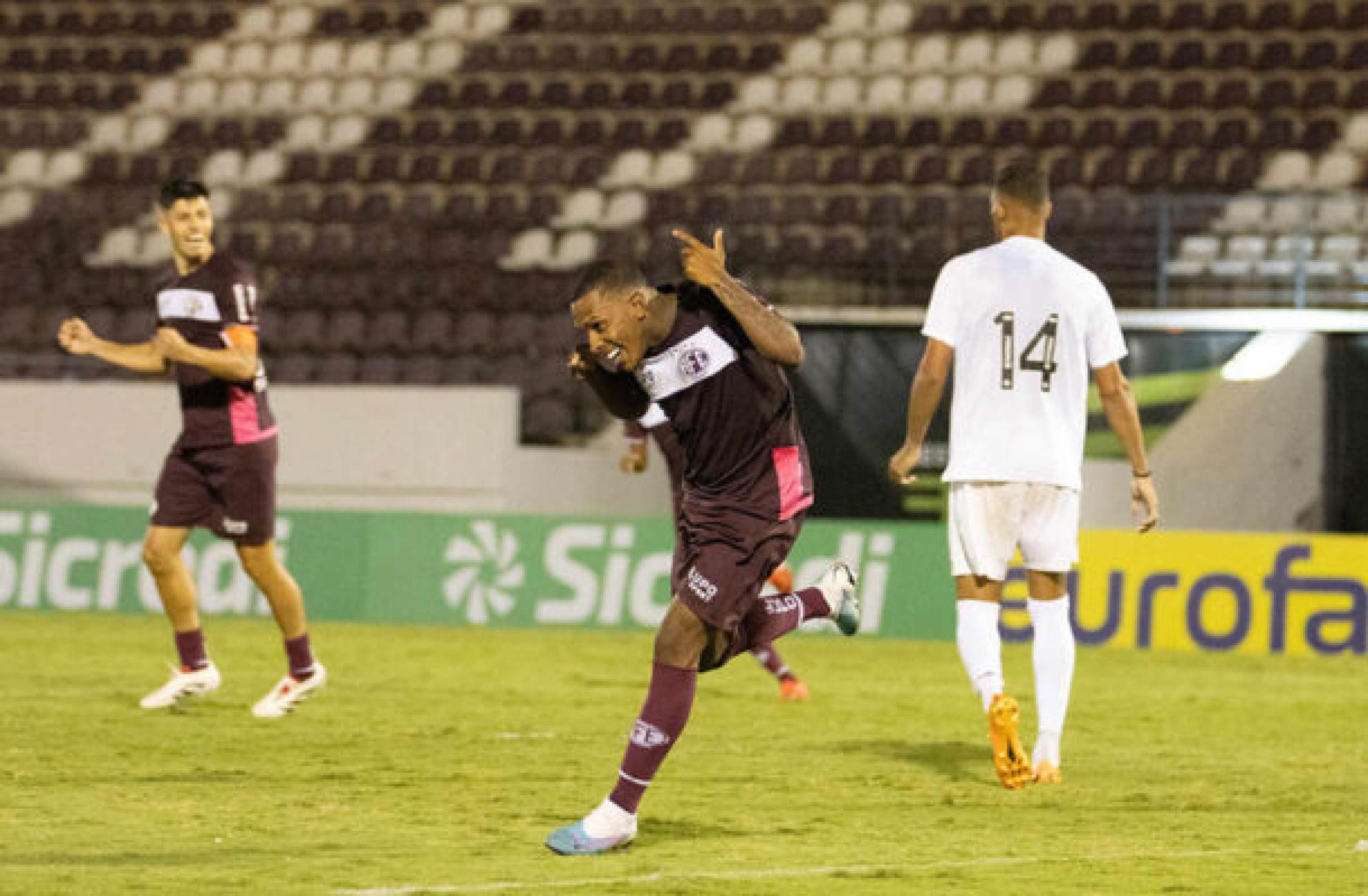 Santos para em goleiro e é derrotado pela Ferroviária-SP na Copinha