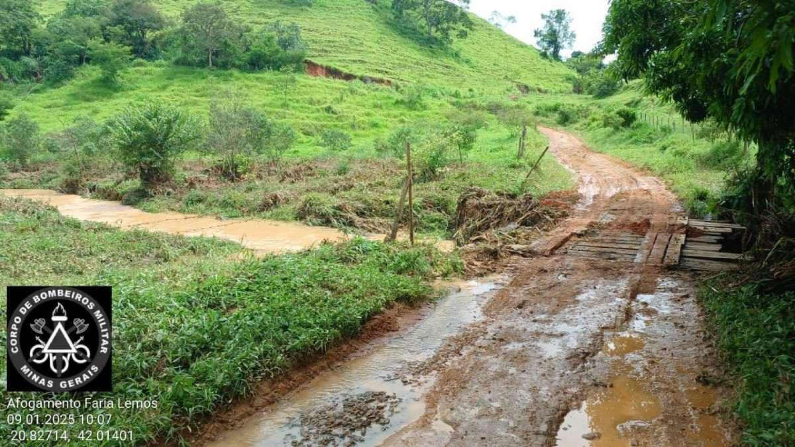MG: homem morre ao atravessar ponte a cavalo durante chuva 