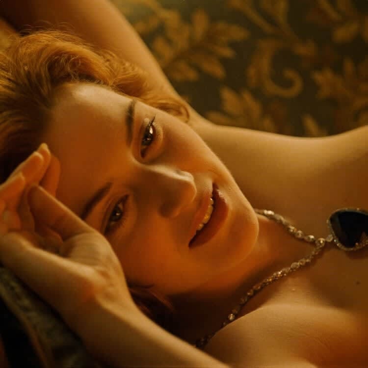 Após fazer outros filmes, como “Em Busca da Terra do Nunca (2004) e “Pecados Íntimos” (2006), Winslet reencontrou DiCaprio no romance “Foi Apenas um Sonho” (2008), de Sam Mendes, ex-marido da britânica. Os dois conquistaram estatuetas no Globo de Ouro pela performance no longa.
