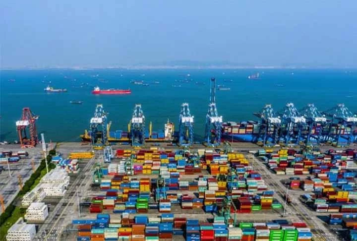 O Porto de Guangzhou, situado no sul da China, Ã© um importante centro portuÃ¡rio com uma vasta capacidade de movimentaÃ§Ã£o de carga. Localizado prÃ³ximo ao delta do Rio das PÃ©rolas, o porto possui terminais especializados para contÃªineres, carga geral e produtos industriais.