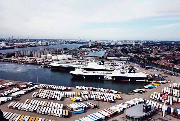 O Porto de Roterdã é o maior da Europa e um dos principais centros logísticos do mundo. Localizado no delta dos rios Reno e Mosa, na Holanda, o porto possui uma infraestrutura avançada, com terminais para contêineres, grãos e carga geral. 