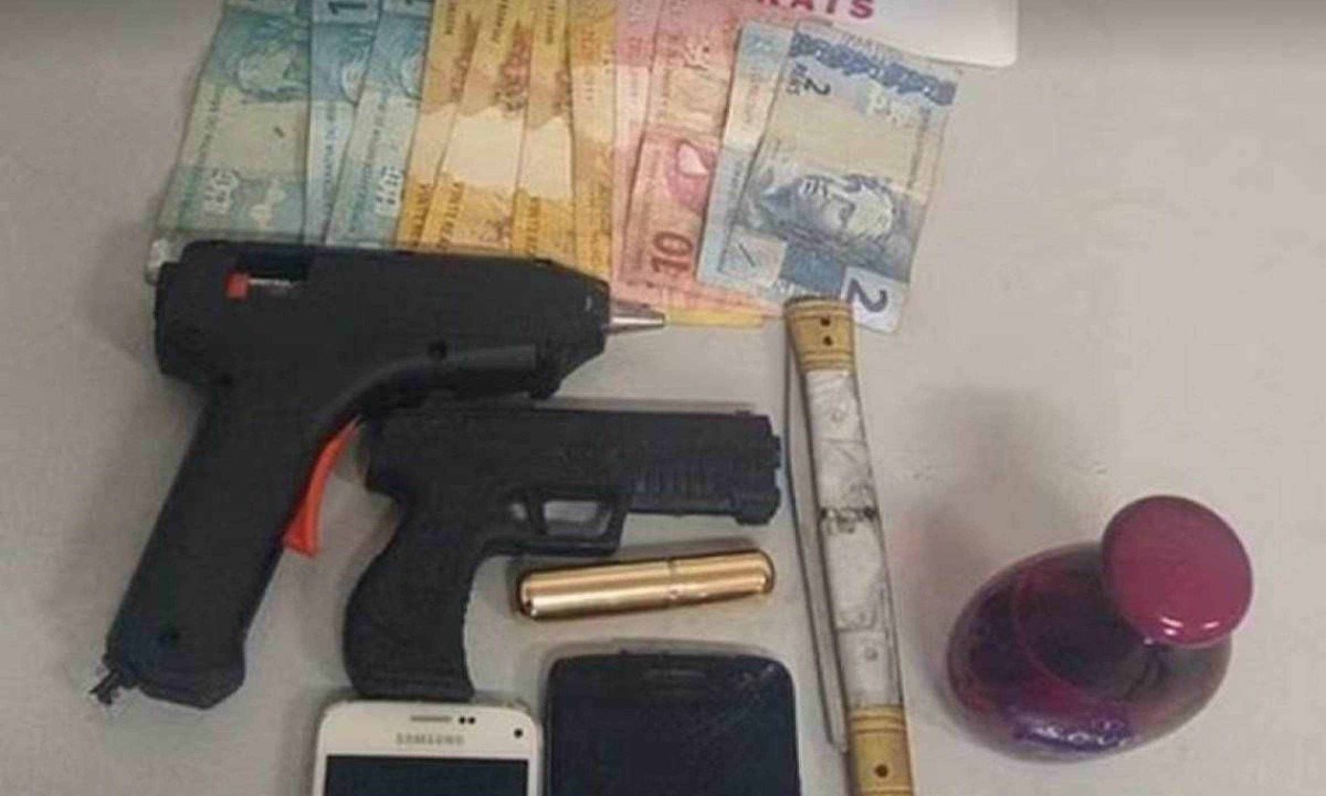 Criminosos usaram armas falsas, mas foram violentos -  (crédito: Divulgação/PMMG)