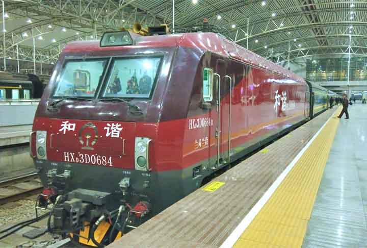 10ª) Xangai-Lassa, China Railways: Essa rota conecta as cidades chinesas de Xangai e Lassa por um trajeto que se estende por 4.373 km e é percorrido diariamente em 48 horas e 56 minutos, com paradas em 12 estações ao longo do caminho.