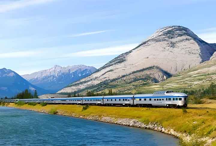 7ª) Toronto-Vancouver, Via Rail: Operado pelo trem The Canadian ½ da Via Rail, essa rota é percorrida três vezes por semana, levando 86 horas para completar o percurso. São 66 paradas e uma distância total de 4.466 km.