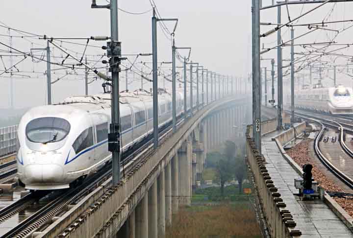 6Âª) CantÃ£o-Urumqi, China Railways: Esses trens percorrem uma extensÃ£o de 4.684 km em um perÃ­odo total de 49 horas e 34 minutos, fazendo paradas em 31 estaÃ§Ãµes ao longo do percurso.