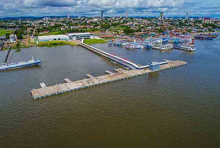 O Porto de SantarÃ©m (PA), Ã© um porto fluvial no Rio TapajÃ³s, vital para o escoamento de grÃ£os da AmazÃŽnia. Administrado pela CDP, o porto Ã© crucial para a exportaÃ§Ã£o de soja e milho.