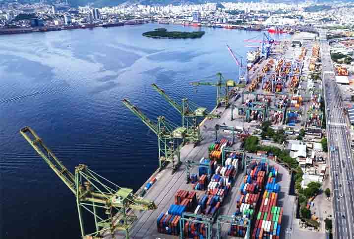 O Porto do Rio de Janeiro (RJ) é um dos mais tradicionais e movimentados do Brasil, localizado na baía de Guanabara. Administrado pela CDRJ, o porto é um centro vital para o comércio de contêineres e produtos industriais.