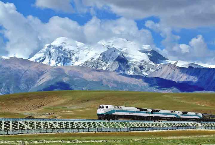 4ª) Cantão-Lassa, China Railways: A rota de trem de Cantão para Lassa, na China, tem 10 paradas e leva 54 minutos e 30 minutos para ser completada. A extensão chega a quase 5 mil km!