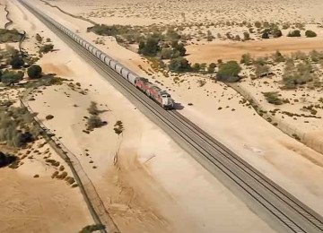 A Arábia Saudita e outros países da Ásia estão enfrentando um enorme desafio de engenharia.  Isso porque eles estão construindo uma ferrovia gigante que deve percorrer mais de dois mil quilômetros pelo deserto. -  (crédito: Youtube Canal Construction Time)