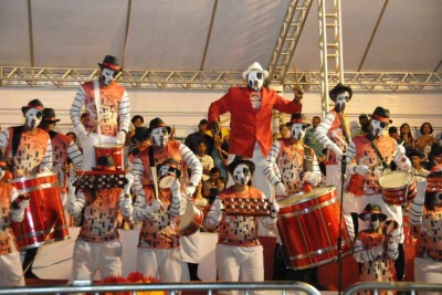 Desfile de blocos caricatos na Praça da Estação, em BH. Na foto, o bloco  Acadêmicos da Vila Estrela -  (crédito: Marcos Vieira/EM/D.A Press)