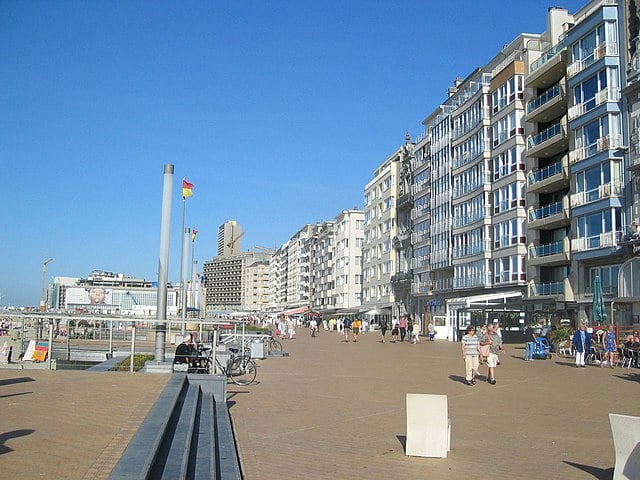 Em 1980, em baixa nos EUA, passou a morar em Ostend, na Bélgica. A cidade de 37 km² fica na província de Flandres Ocidental e é banhada pelo Mar do Norte. Tem quase 70 mil habitantes.