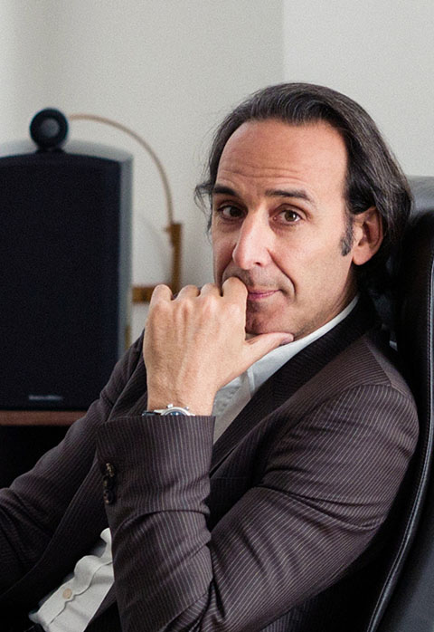 Alexandre Desplat (Nascido em 23/8/1961) - Compositor francês, tem mais de 170 trilhas de filmes, principalmente na França e em Hollywood. Ganhou o Oscar pelos filmes A forma da Água e Grande Hotel Budapeste. Compôs a música do filme que encerra a saga de Harry Potter: Relíquias da Morte.