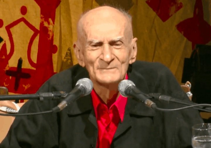 AlÃ©m disso, o artista recebeu inÃºmeros prÃªmios ao longo de sua carreira, incluindo a Medalha de Ouro da AssociaÃ§Ã£o Brasileira de CrÃ­ticos Teatrais (1957) e o PrÃªmio Nacional de FicÃ§Ã£o (1973).
