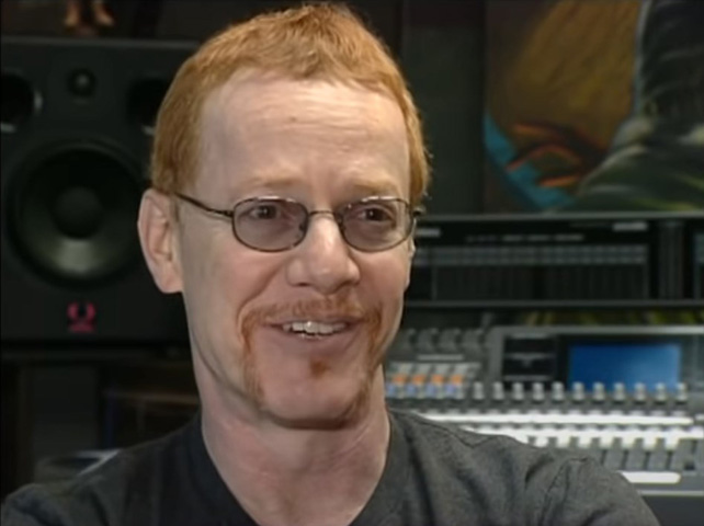  Danny Elfman (Nascido em 29/5/1953) - Multi-instrumentista, toca trombone, guitarra, percussÃ£o e piano. TambÃ©m compÃµe e canta. Foi lÃ­der do grupo pop Oingo Boingo que vendeu milhÃµes de discos nos anos 80 e 90. Em 1989, compÃŽs em 2 dias a mÃºsica-tema de Os Simpsons. CompÃŽs o tema de Homem-Aranha em 2002.