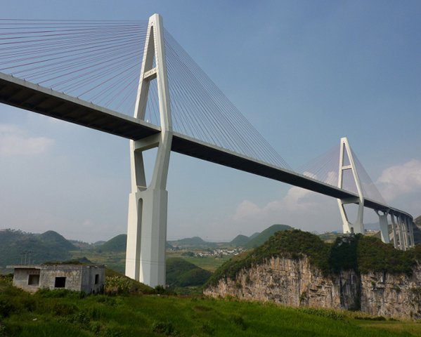 Malinghe - 241m -  Inaugurada em 2011,  passa sobre o rio Malinghe, Ã© mais uma ponte em Ghizou, provÃ­ncia onde 92,5% da Ã¡rea sÃ£o tomados por montanhas e colinas.