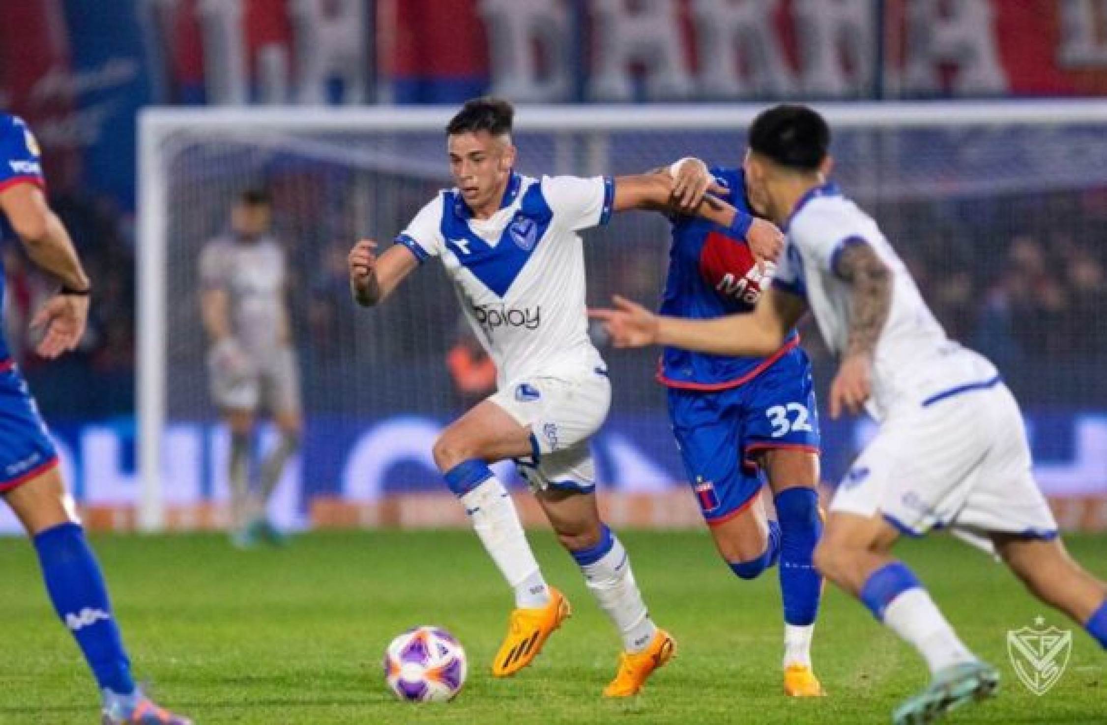 Dirigentes do Cruzeiro explicam desistência por Valentin Gómez, do Vélez Sarsfield