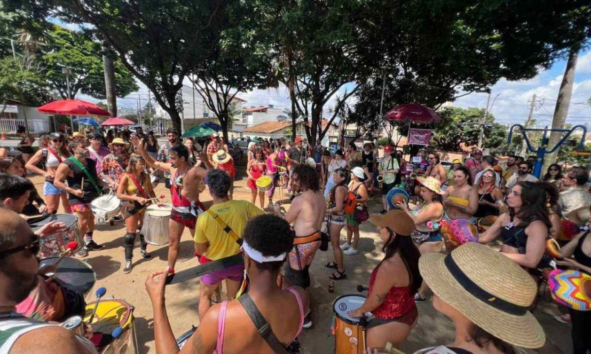 Bloco Unidos do Queima Largada animou a manh&atilde; dos foli&otilde;es neste s&aacute;bado (11) -  (crédito: Edesio Ferreira/EM/D.A Press)