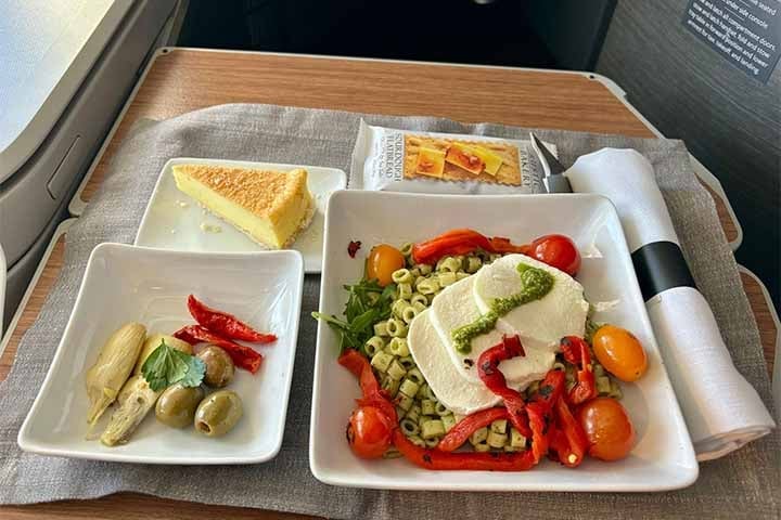 São frequentemente utilizadas em saladas, como a famosa salada grega, e em pratos de massa, como pizzas e pastas.