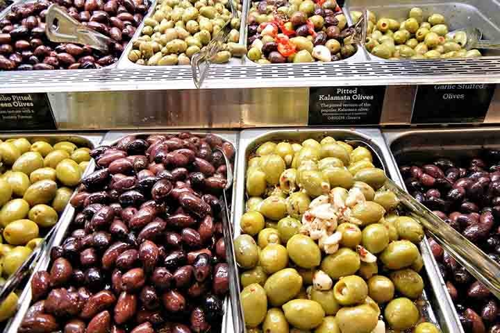 Ao explorá-las, não apenas celebramos um fruto versátil e delicioso, mas também reconhecemos uma parte vital da tradição alimentar e cultural que transcende fronteiras e gerações. E aí, bateu a fome?