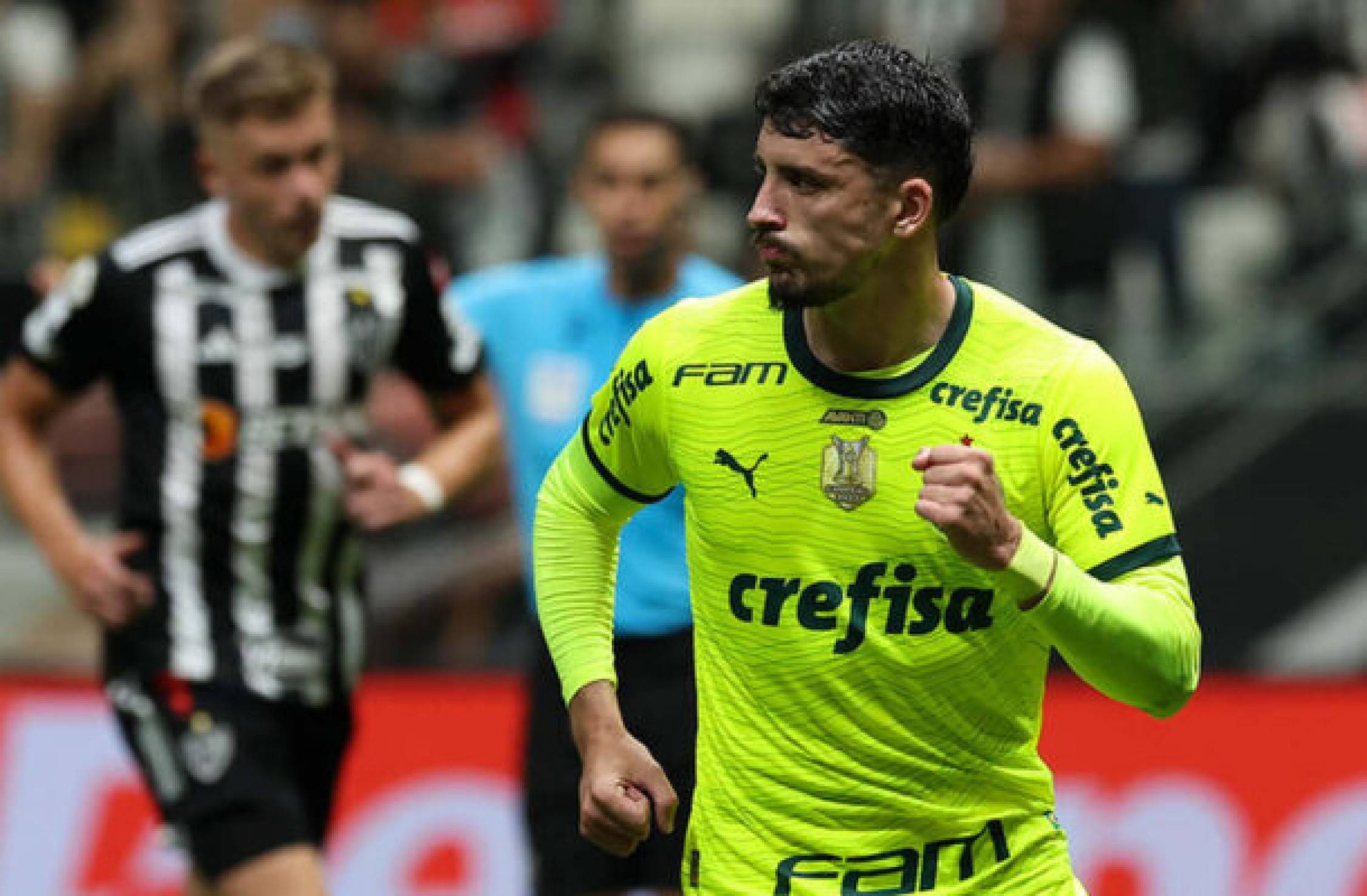 Retorno de Piquerez promete acirrar briga na lateral esquerda do Palmeiras