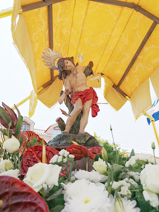 Rio de Janeiro (RJ) - São Sebastião - Invocado por proteção contra guerras e doenças, ele é um mártir cristão do século 3. Conhecido por sua fé e coragem. Sua festa é uma das mais importantes, celebrada com procissões e eventos culturais em 20 de janeiro.
