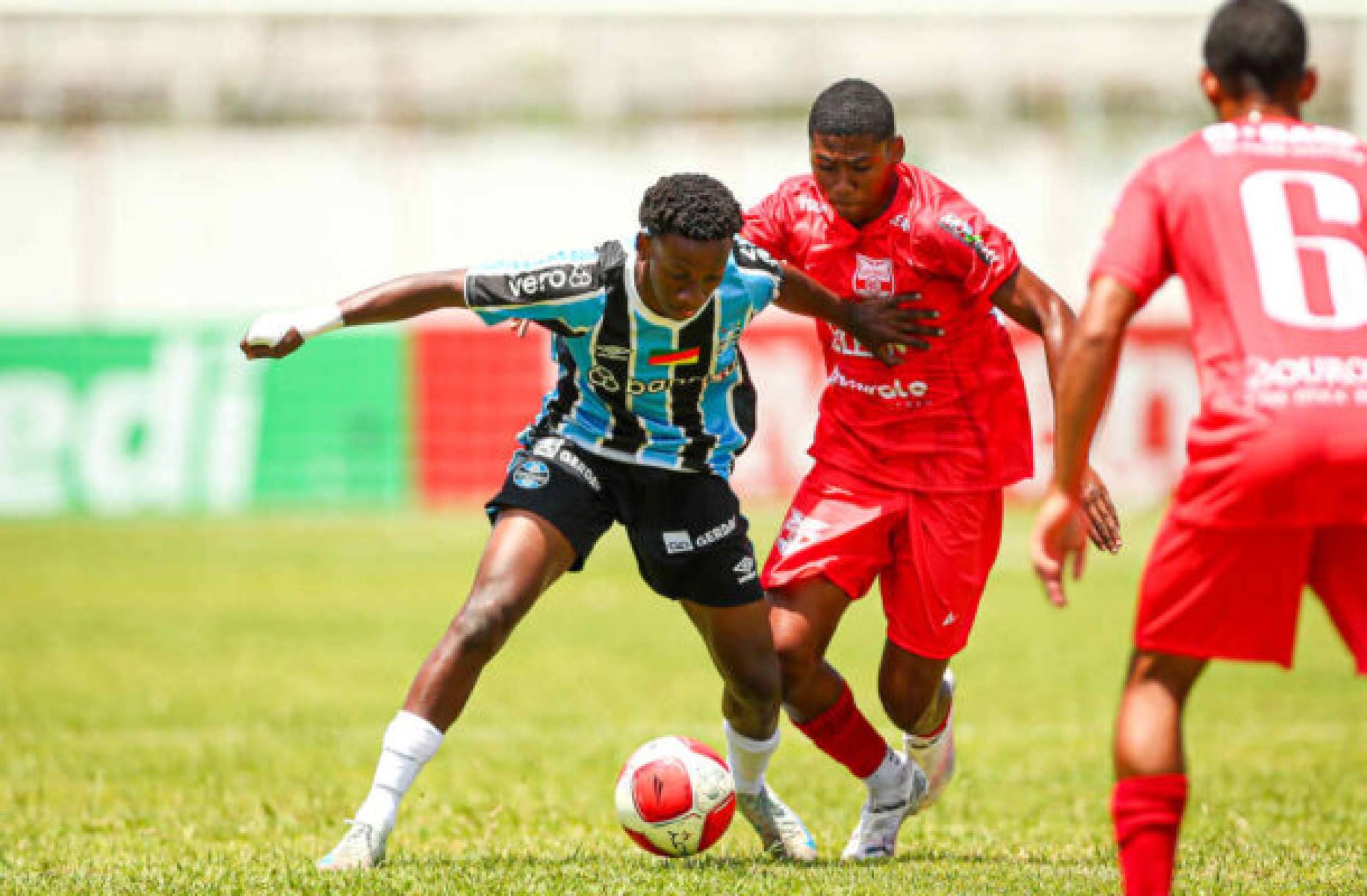 Grêmio empata com Atlético Guaratinguetá, mas avança na Copinha