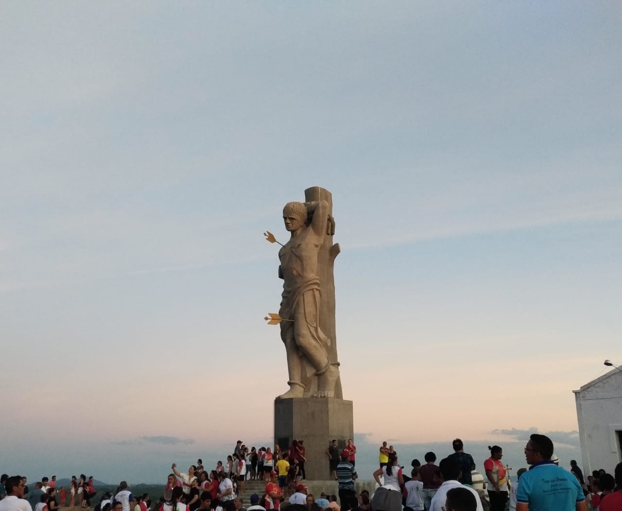 Rio Branco (AC) -SÃ£o SebastiÃ£o - Invocado por proteÃ§Ã£o contra guerras e doenÃ§as, ele Ã© um mÃ¡rtir cristÃ£o do sÃ©culo 3. Conhecido por sua fÃ© e coragem. Sua festa Ã© uma das mais importantes, celebrada com procissÃµes e eventos culturais em 20 de janeiro.
