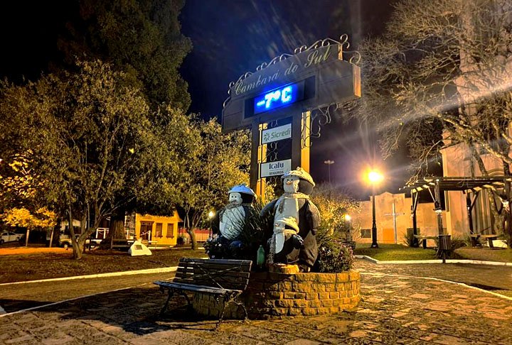Quaraí (RS) - Está a uma altitude de 112 metros. Fica na fronteira com o Uruguai. Tem 24 mil habitantes. A temperatura média é de 19ºC e os termômetros atingem 5ºC. 