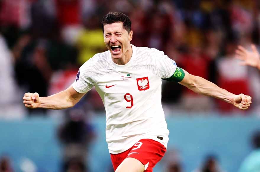 Robert Lewandowski - Atacante de futebol que joga atualmente no Barcelona. Com quase 700 gols na carreira, é o terceiro maior artilheiro em atividade no mundo, atrás apenas de Cristiano Ronaldo e Lionel Messi.
