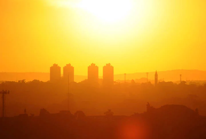 8º lugar: Onda de calor excessivo - Em 2024, o Brasil sofreu com uma série de ondas de calor - fenômeno meteorológico em que uma região registra temperatura de 5º C ou mais acima da média por uma sequência de dias.
